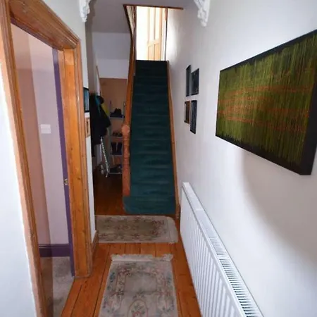 2 Double Bedroom *